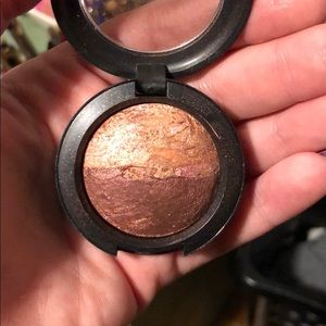 MAC mineralize eyeshadow Play On Plums